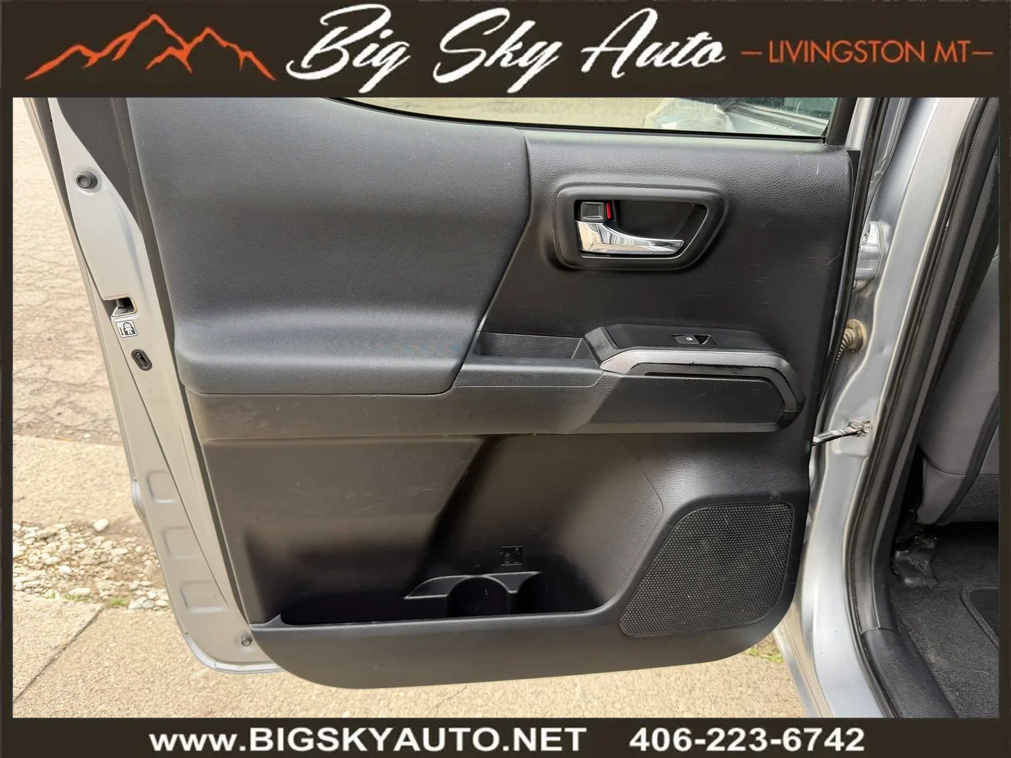 Used 2019 Toyota Tacoma TRD Off-Road w/ Technology Package AWD/4WD image 16