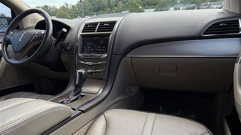 Used 2011 Lincoln MKX 2WD w/ 101A Rapid Spec Order Code image 37
