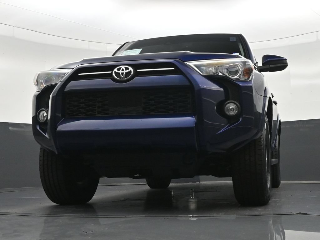 Used 2020 Toyota 4Runner SR5 AWD/4WD image 30