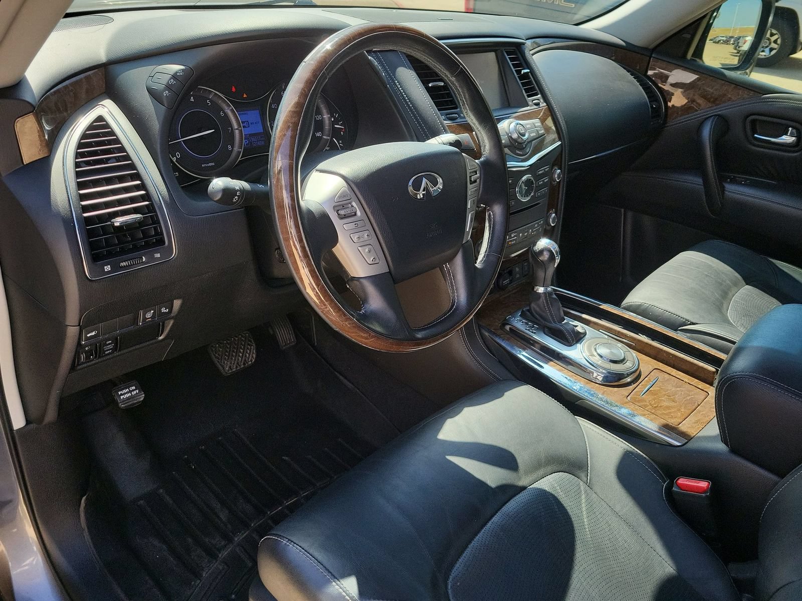Used 2017 INFINITI QX80 2WD w/ Driver Assistance Package image 10