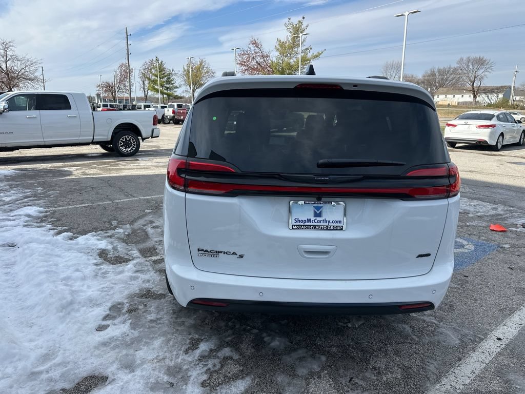 New 2026 Chrysler Pacifica Select AWD/4WD image 28