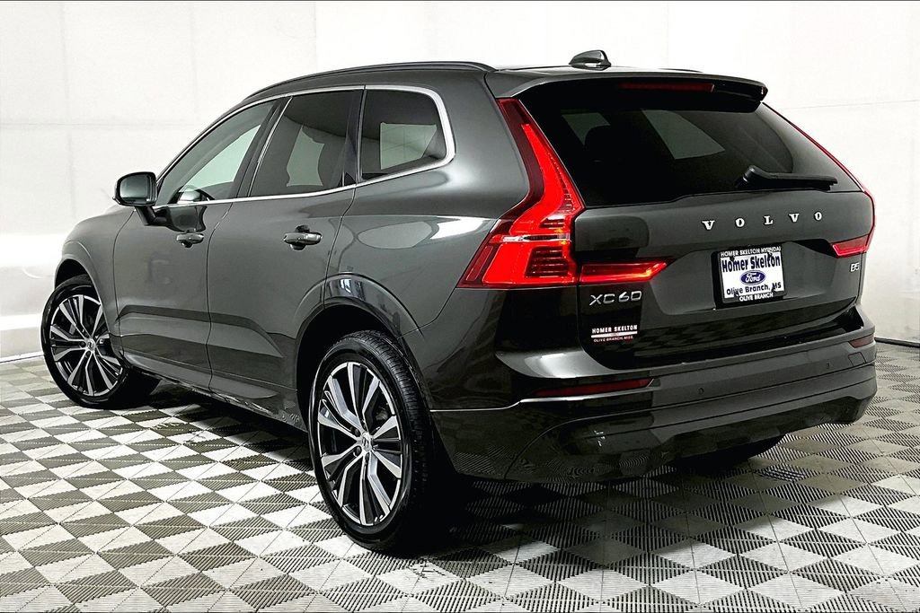 Used 2022 Volvo XC60 B5 Momentum image 11