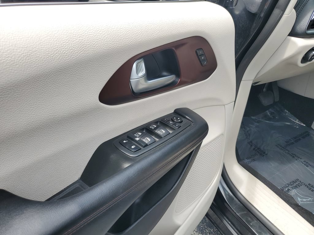 Used 2019 Chrysler Pacifica Limited FWD image 21