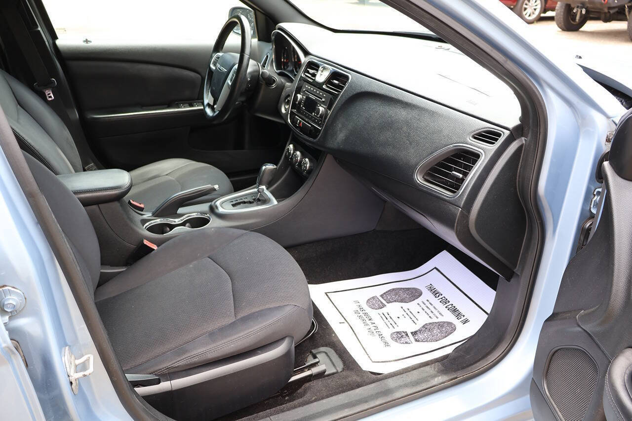 Used 2013 Chrysler 200 Touring FWD image 13