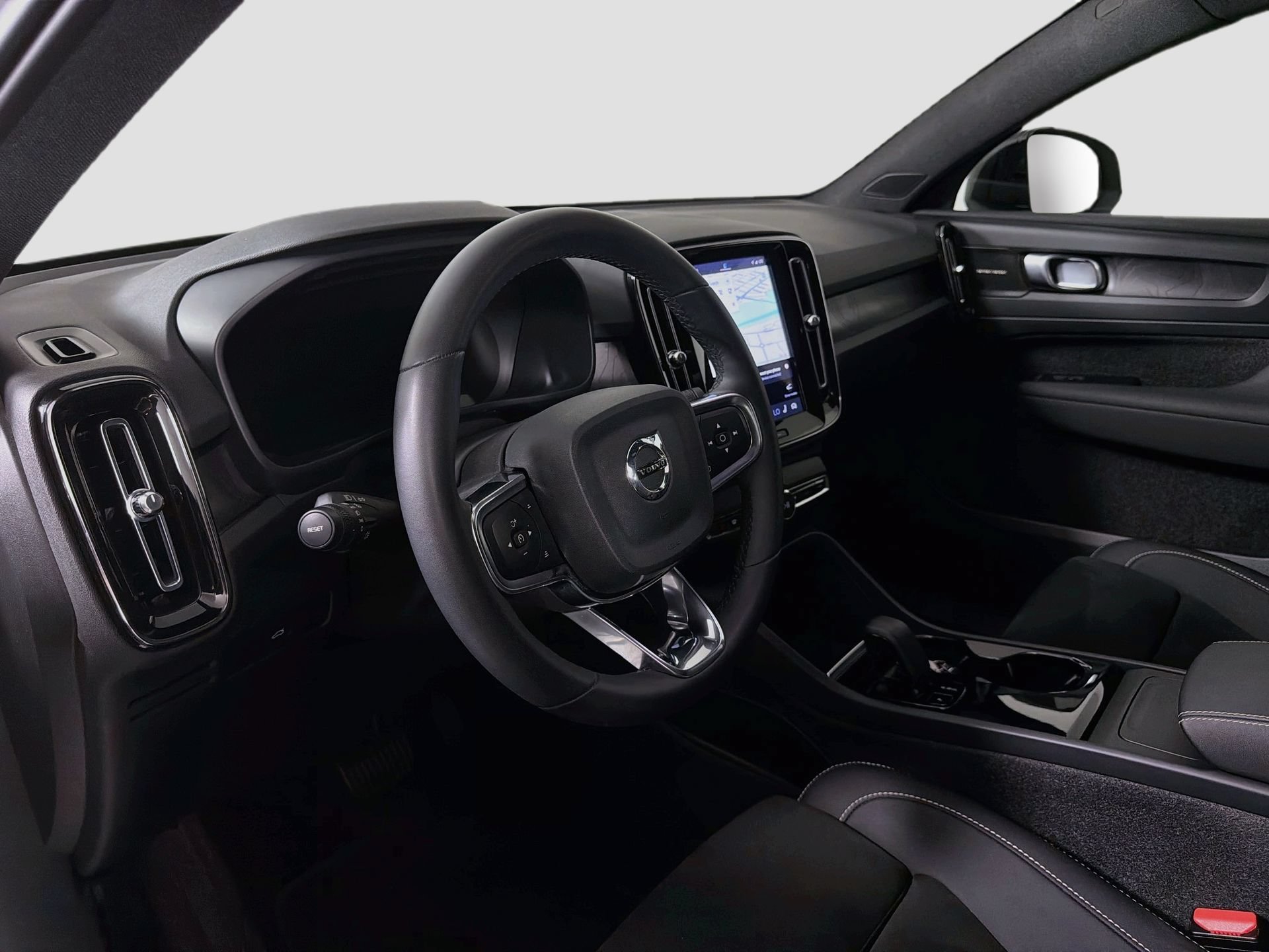 Certified 2023 Volvo C40 P8 Recharge Ultimate AWD/4WD image 10