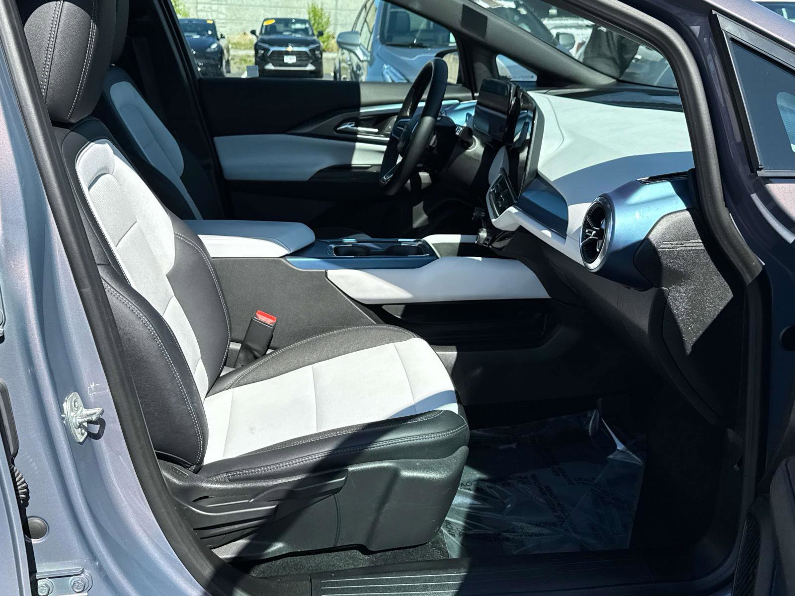 Certified 2025 Chevrolet Equinox EV LT w/ Convenience Package FWD image 17