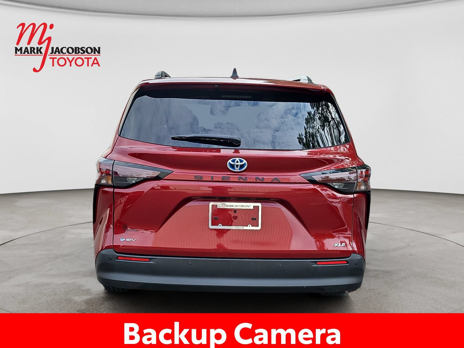 Used 2025 Toyota Sienna XLE FWD image 11