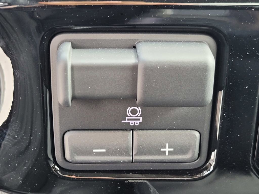 Used 2025 Chevrolet Silverado 3500 LT AWD/4WD image 19