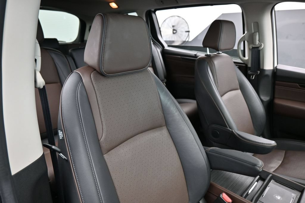 Used 2025 Honda Odyssey Elite image 46