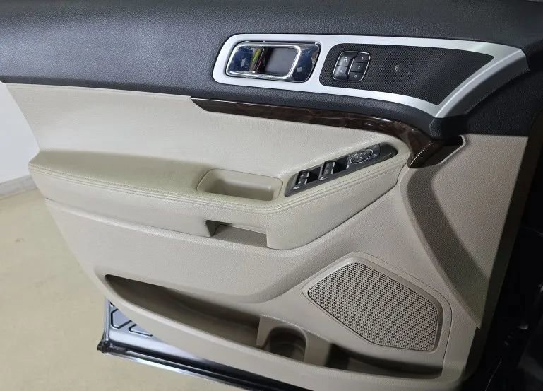 Used 2015 Ford Explorer Limited FWD image 9