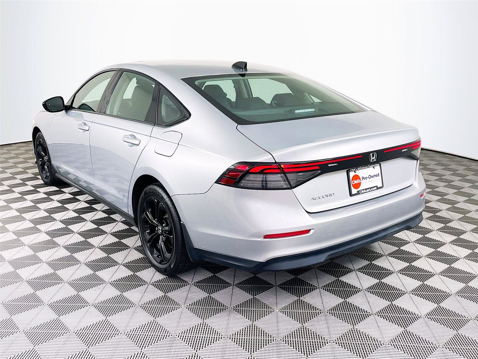 Certified 2025 Honda Accord SE image 6