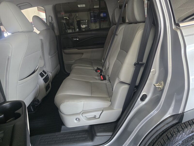 Used 2019 Honda Pilot Touring image 12