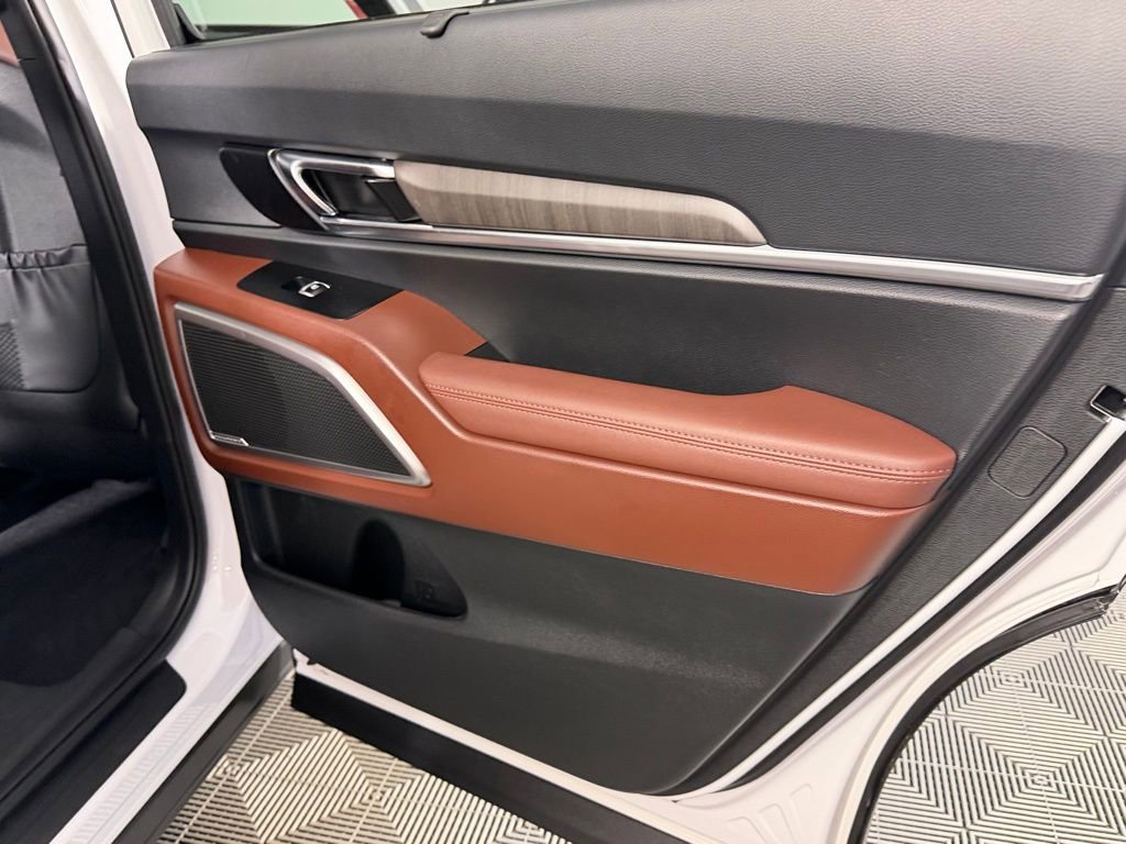 Used 2024 Kia Telluride EX w/ EX Captain's Chair Package FWD image 29