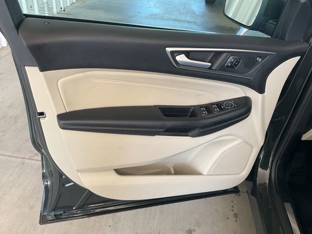 Used 2023 Ford Edge Titanium AWD/4WD image 5