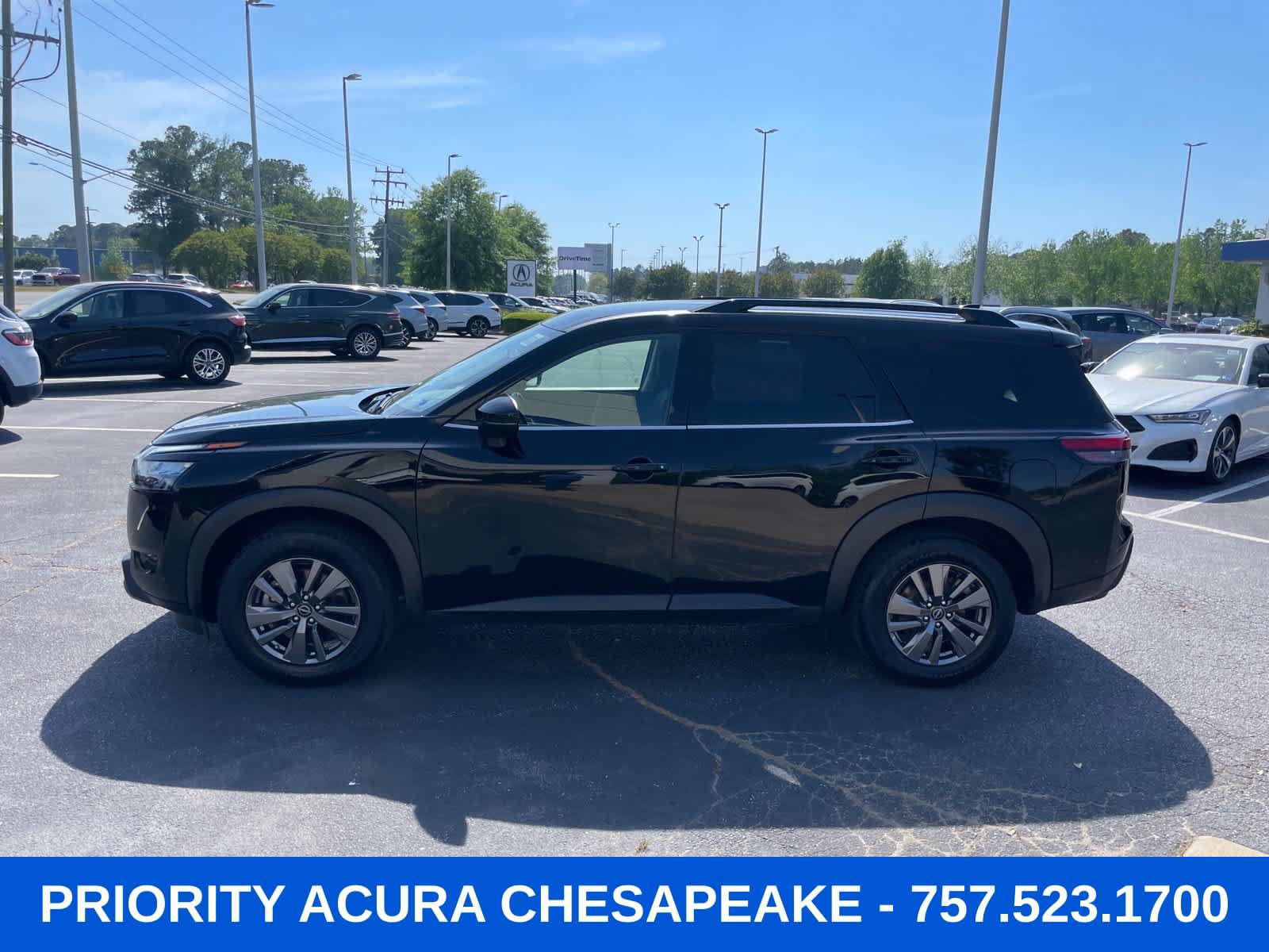 Used 2025 Nissan Pathfinder SV FWD image 2