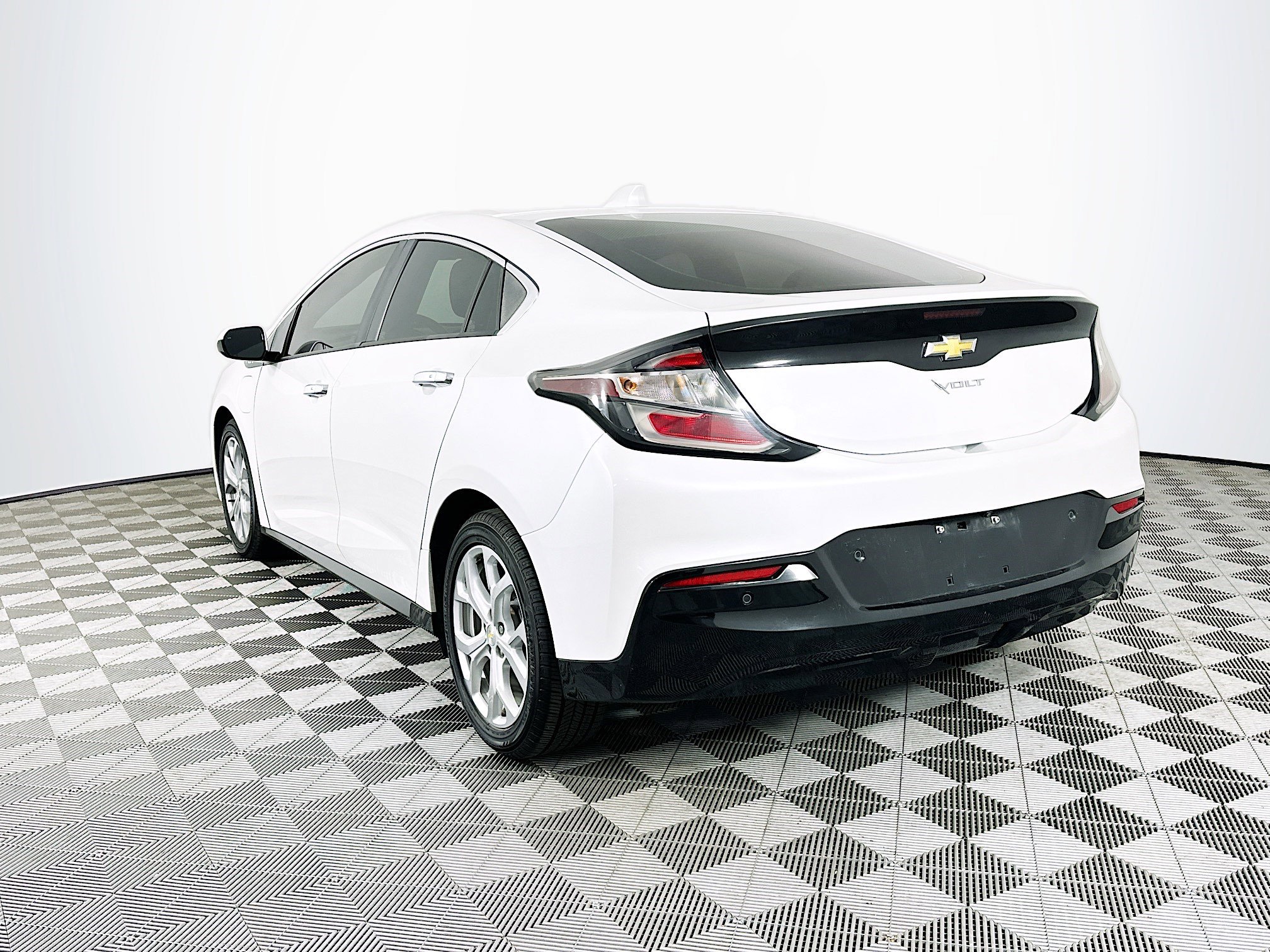 Used 2017 Chevrolet Volt Premier w/ Driver Confidence II Package image 5
