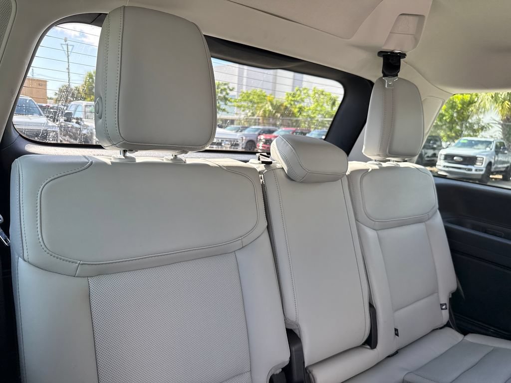 Certified 2025 Ford Expedition Platinum w/ Driver's Package AWD/4WD image 34