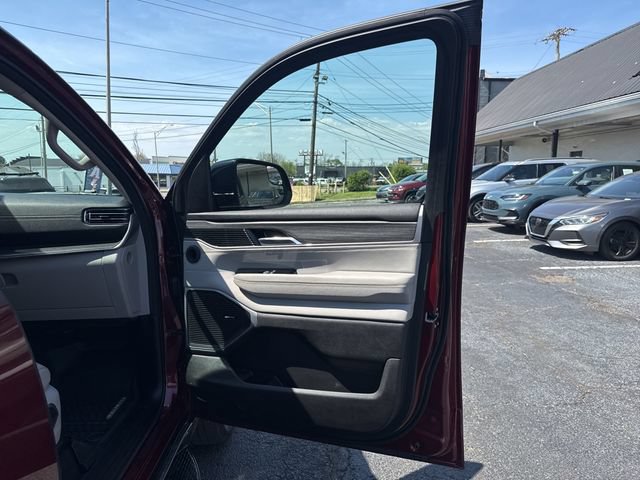 Used 2023 Jeep Wagoneer Series III w/ Convenience Group I AWD/4WD image 25