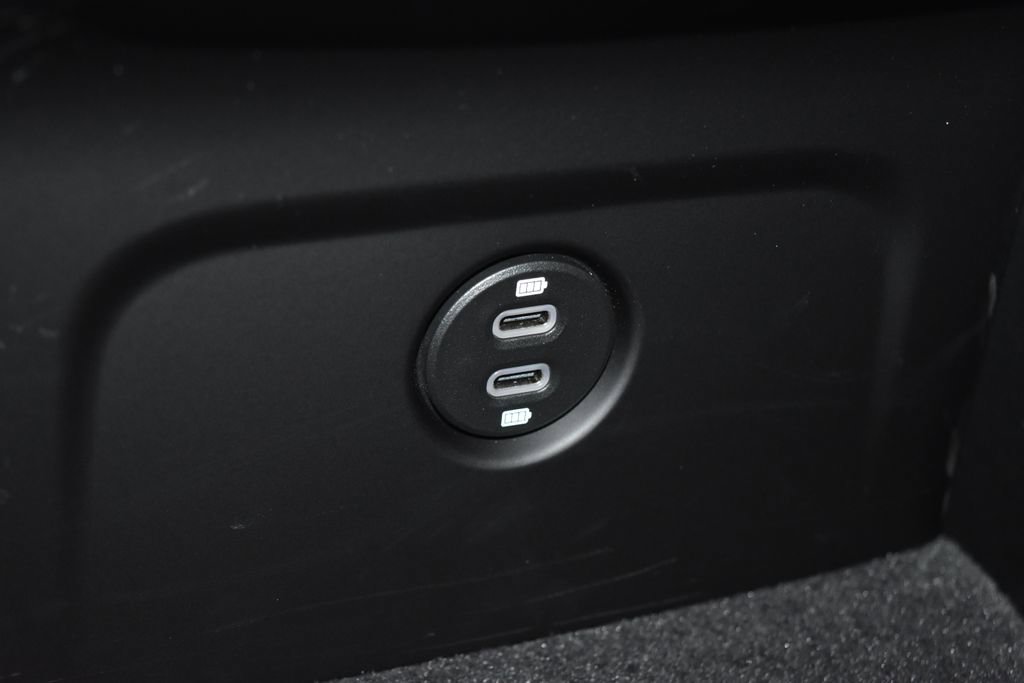 Certified 2025 Porsche Macan image 22