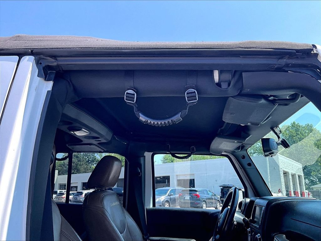 Used 2015 Jeep Wrangler Unlimited Sahara w/ Connectivity Group AWD/4WD image 23
