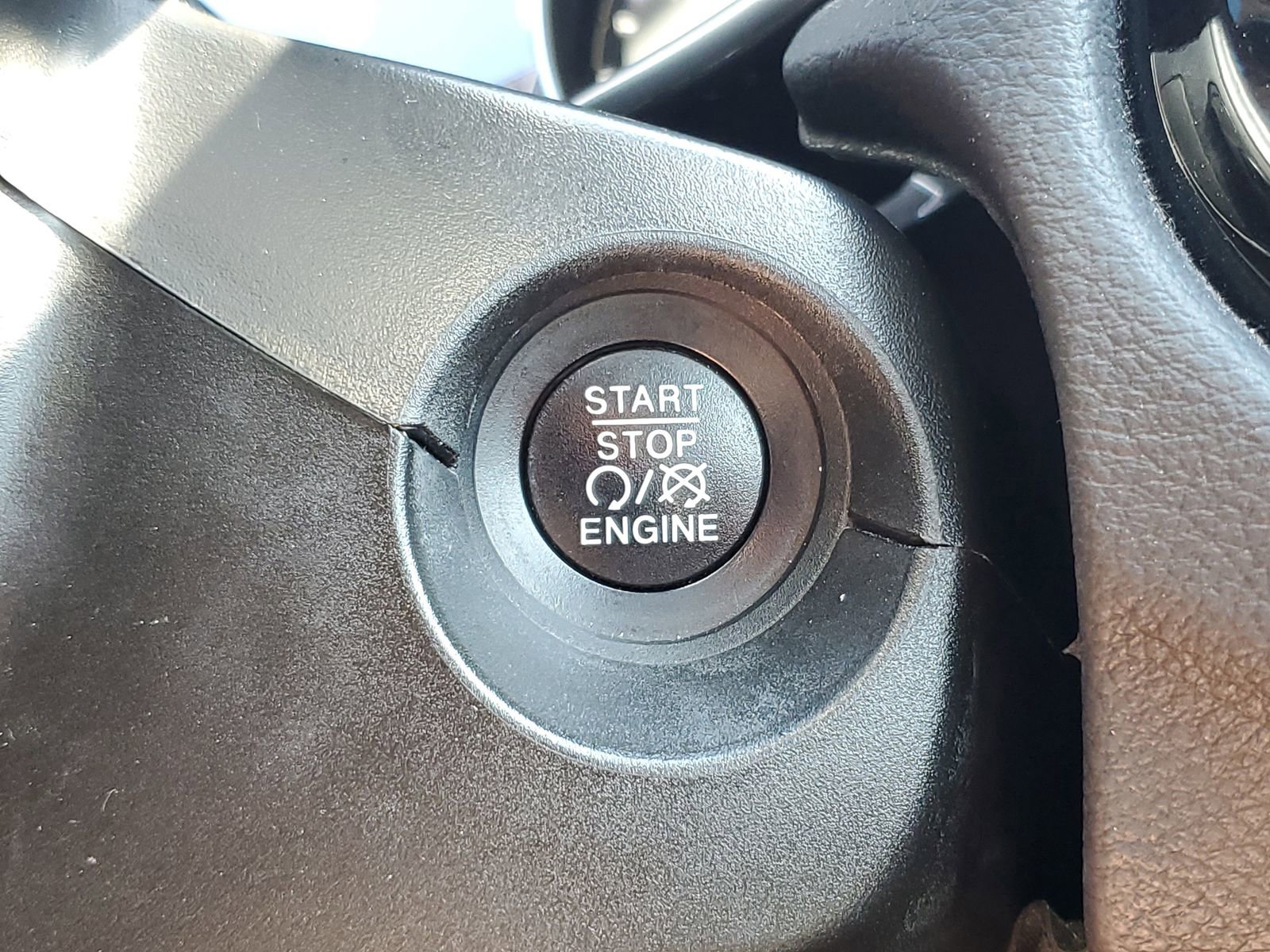 Used 2018 Jeep Compass Latitude AWD/4WD image 30
