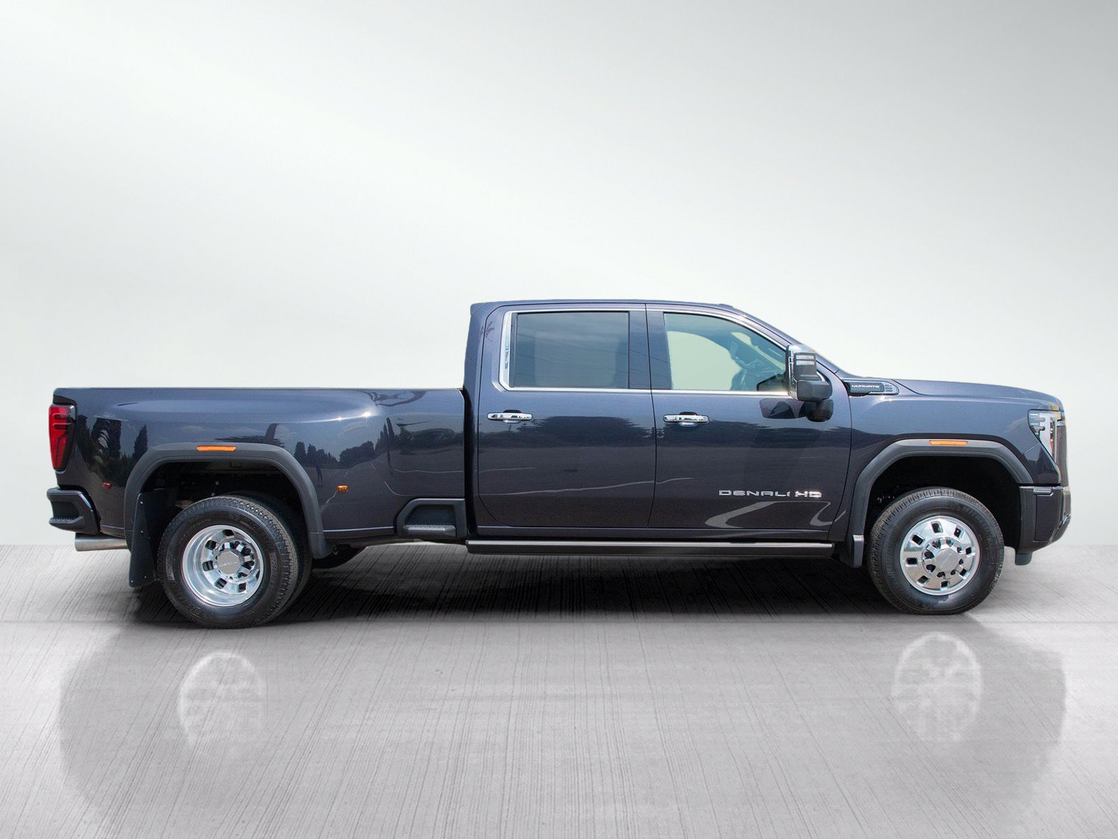 Used 2024 GMC Sierra 3500 Denali Ultimate AWD/4WD image 6