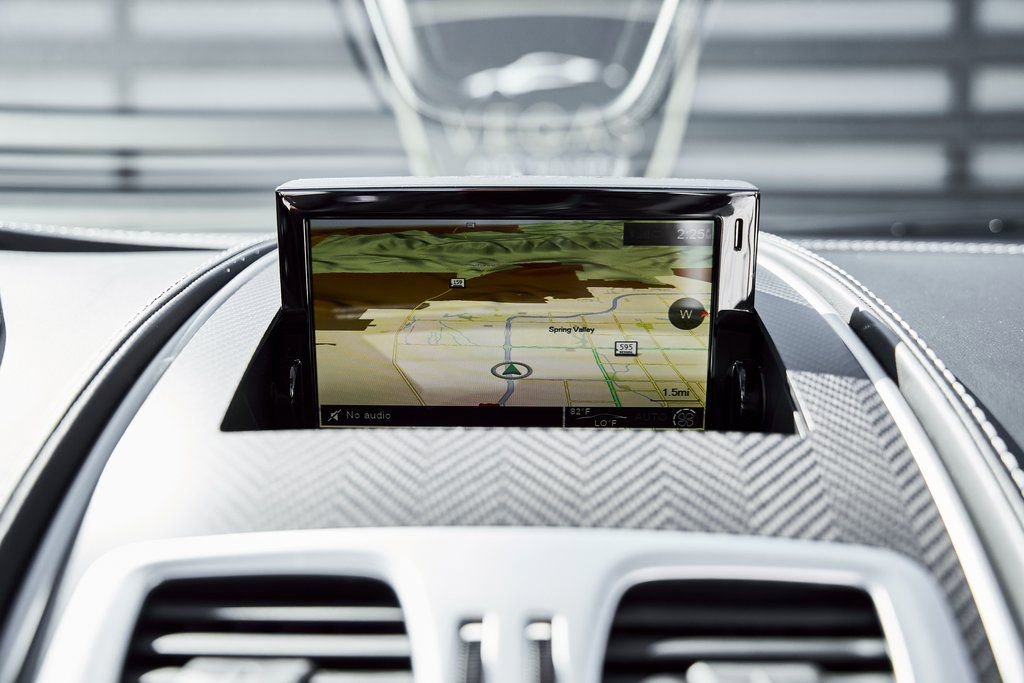 Used 2017 Aston Martin Vanquish S image 69