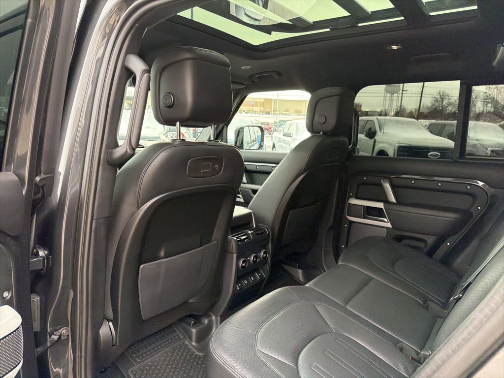 Used 2022 Land Rover Defender 110 X-Dynamic HSE image 15