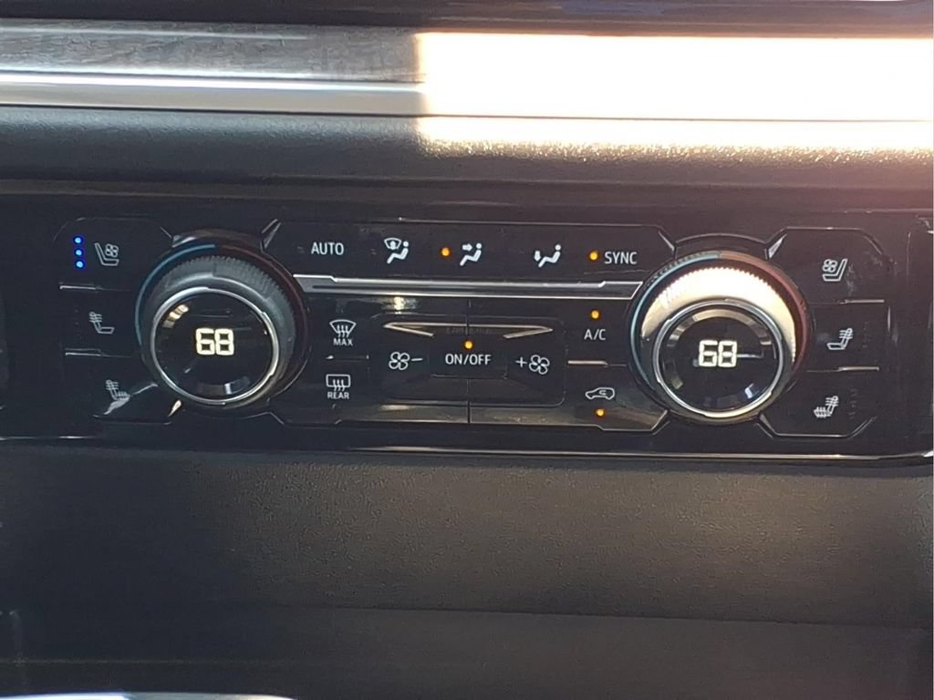 Used 2025 Chevrolet Silverado 1500 LTZ AWD/4WD image 21