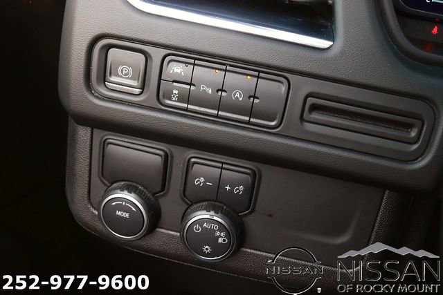 Used 2023 Chevrolet Suburban Premier RWD image 28