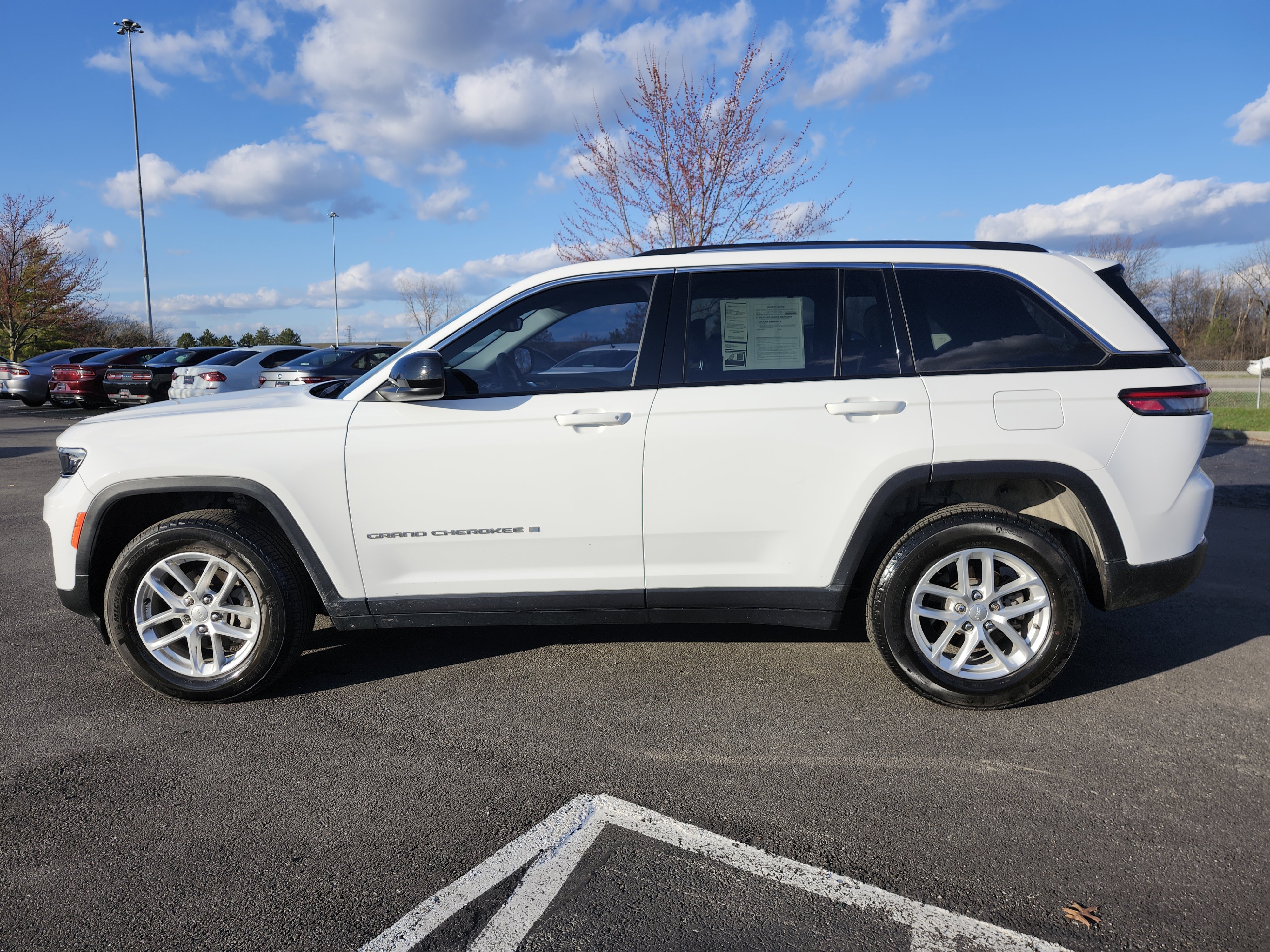 Used 2023 Jeep Grand Cherokee Laredo image 14