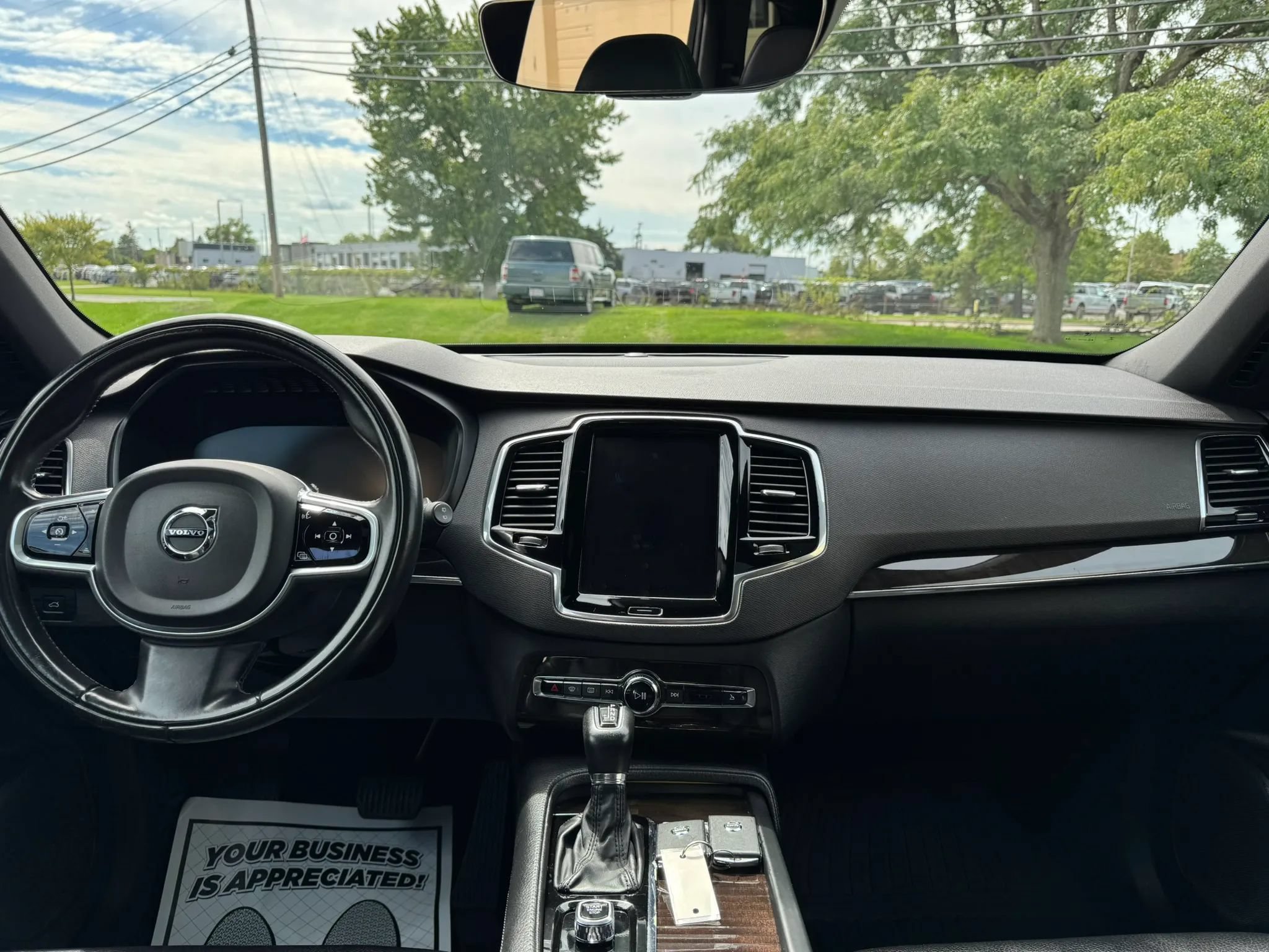 Used 2018 Volvo XC90 T6 Momentum w/ Convenience Package AWD/4WD image 13