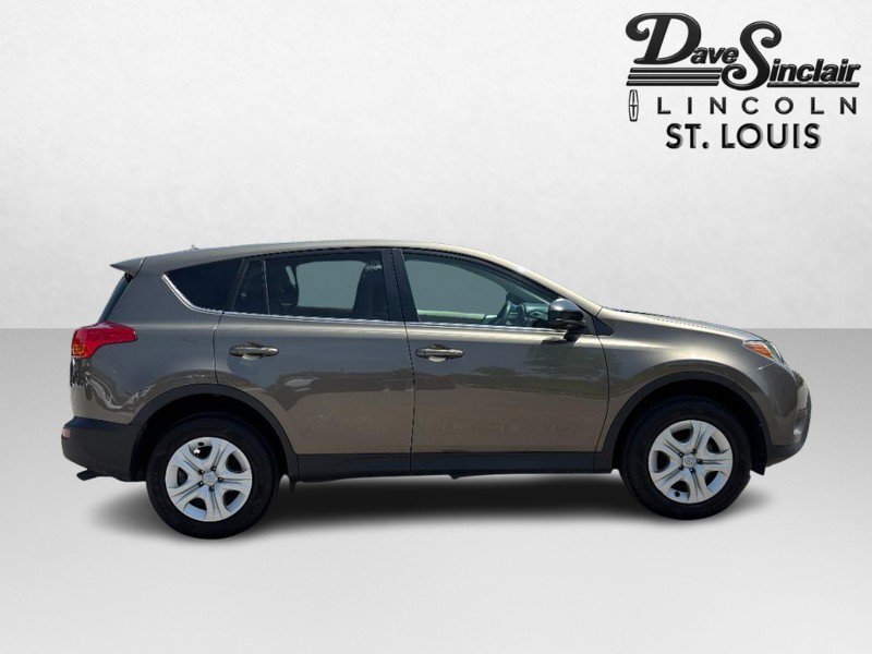 Used 2013 Toyota RAV4 LE FWD image 2