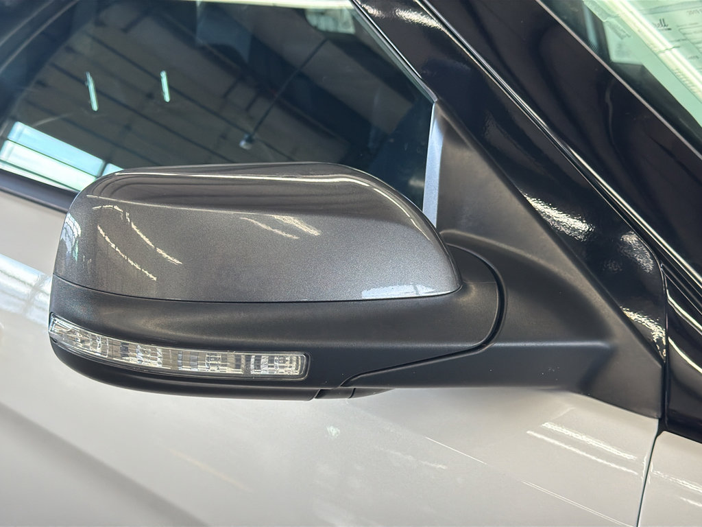 Used 2019 Ford Explorer XLT w/ Equipment Group 202A AWD/4WD image 11