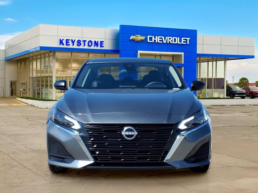 Used 2025 Nissan Altima 2.5 SV FWD image 2
