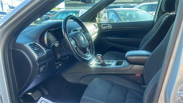 Used 2021 Jeep Grand Cherokee Laredo w/ Security & Convenience Group image 24