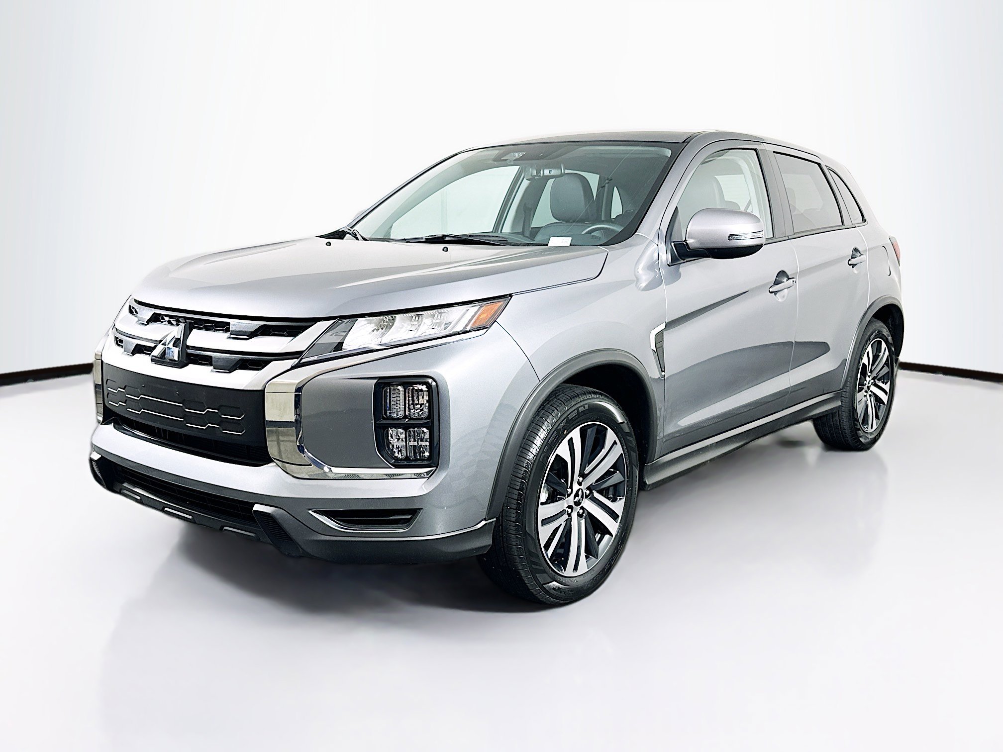 Used 2025 Mitsubishi Outlander Sport SE image 3