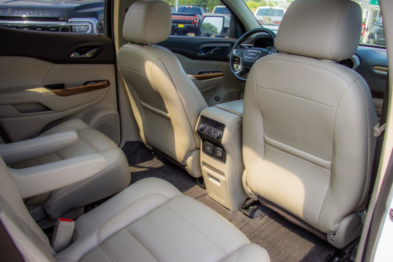 Used 2019 GMC Acadia Denali w/ Technology Package FWD image 8