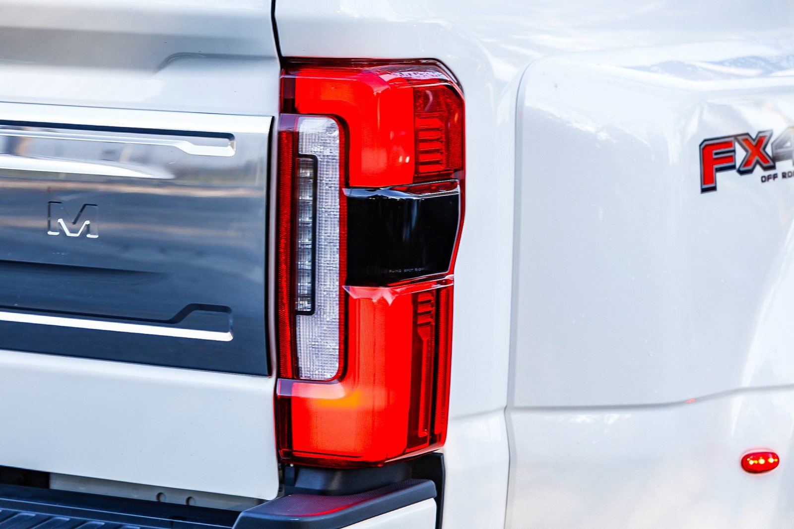 Used 2024 Ford F450 Platinum w/ FX4 Off-Road Package image 8