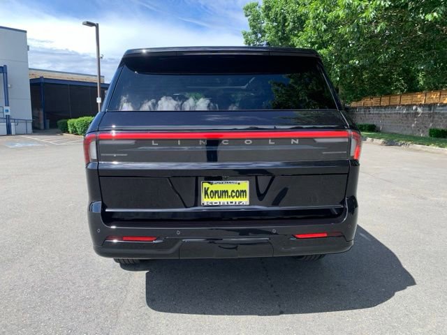 New 2026 Lincoln Navigator Reserve AWD/4WD image 4