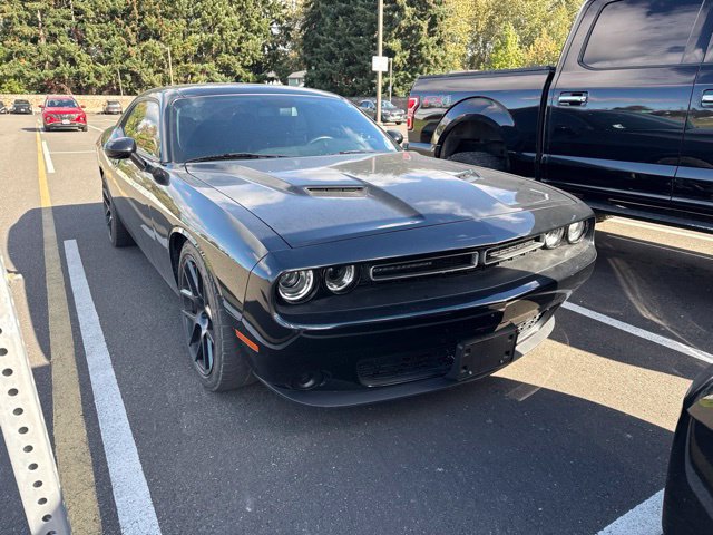 Used 2018 Dodge Challenger SXT RWD image 2