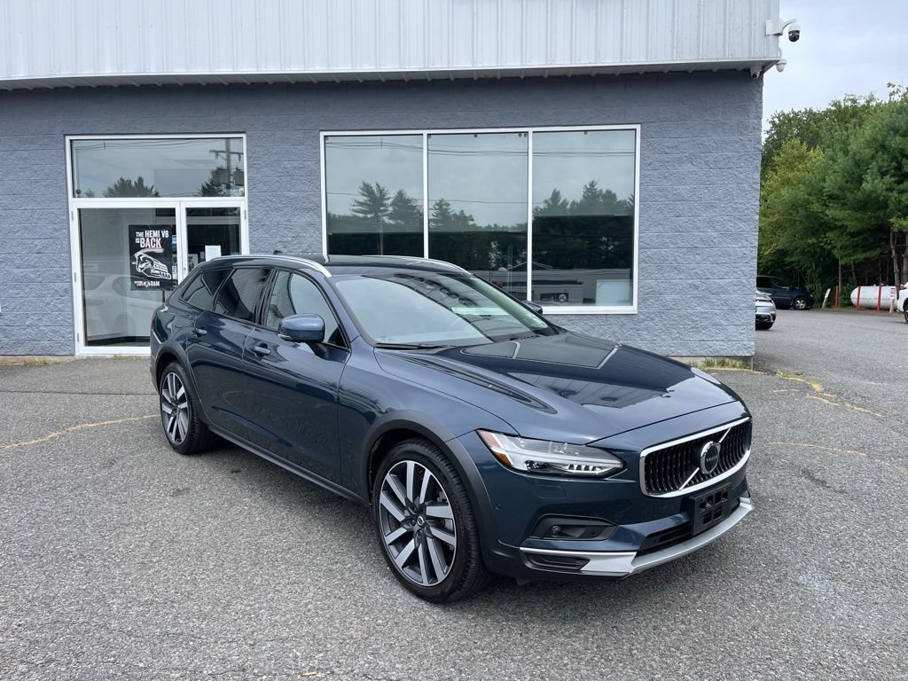 Used 2025 Volvo V90 B6 Cross Country Plus w/ Protection Package Premier AWD/4WD image 8