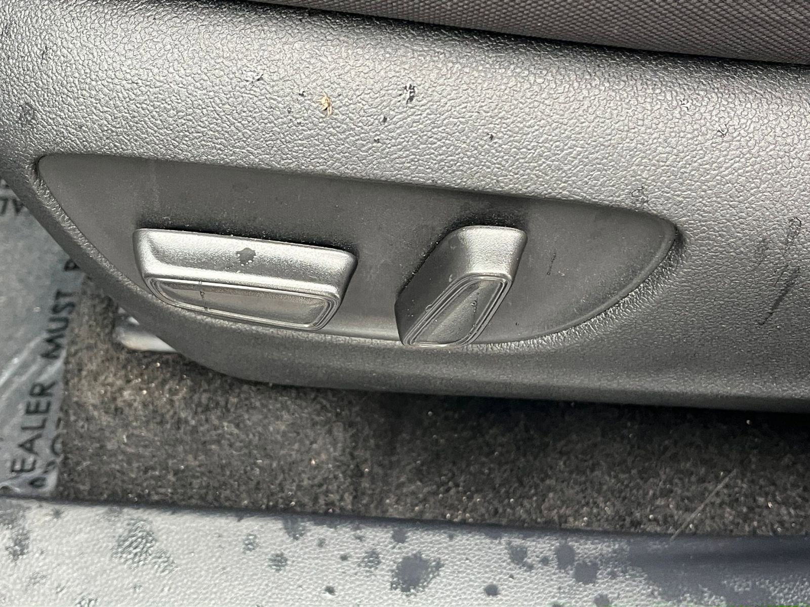 Used 2025 Toyota Highlander LE image 24