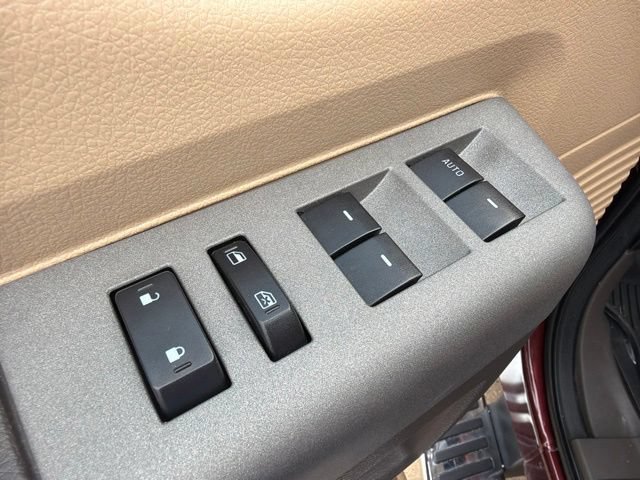 Used 2011 Ford F350 Lariat w/ Lariat Ultimate Pkg AWD/4WD image 13