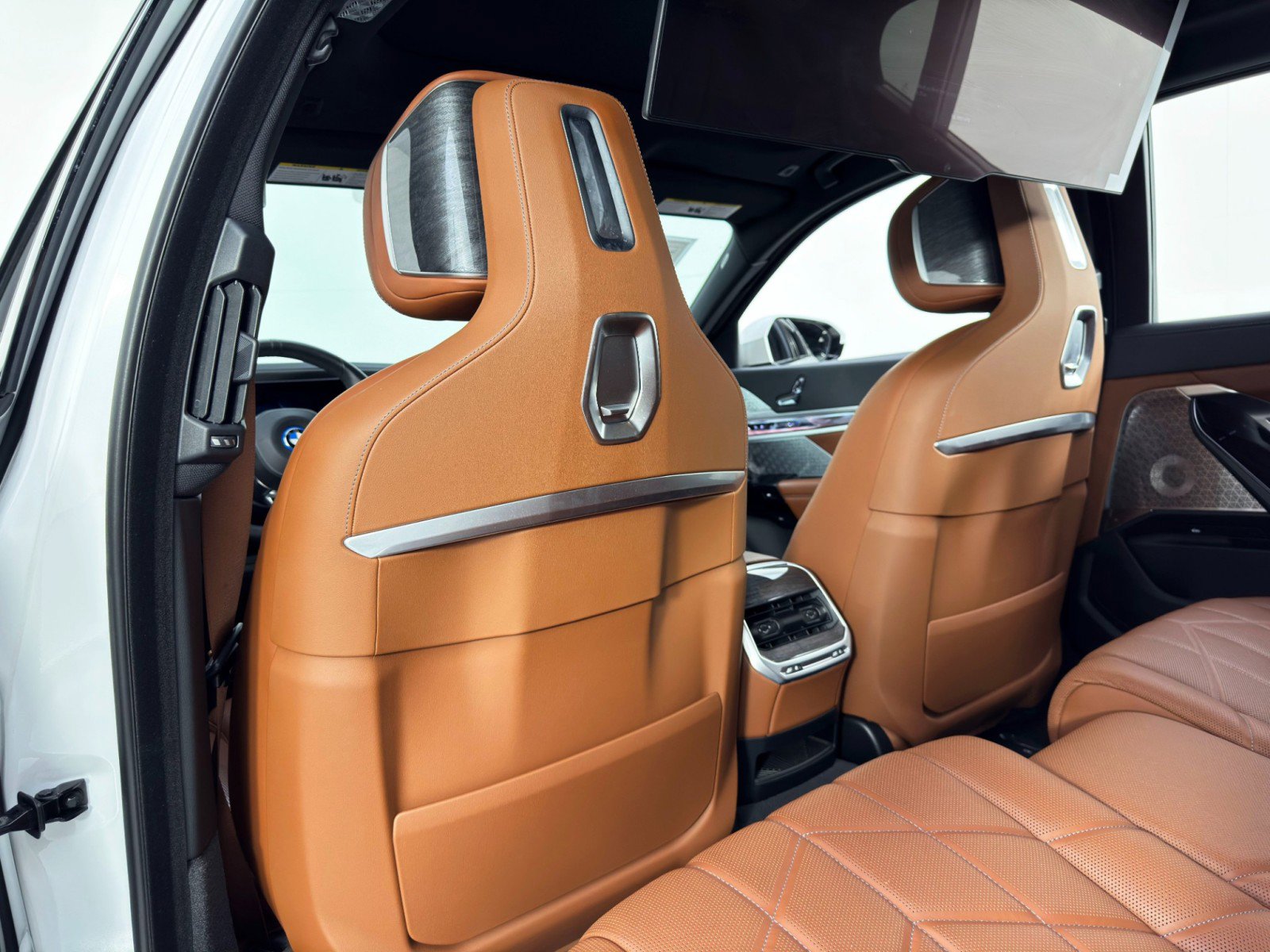 Used 2023 BMW i7 xDrive60 image 46