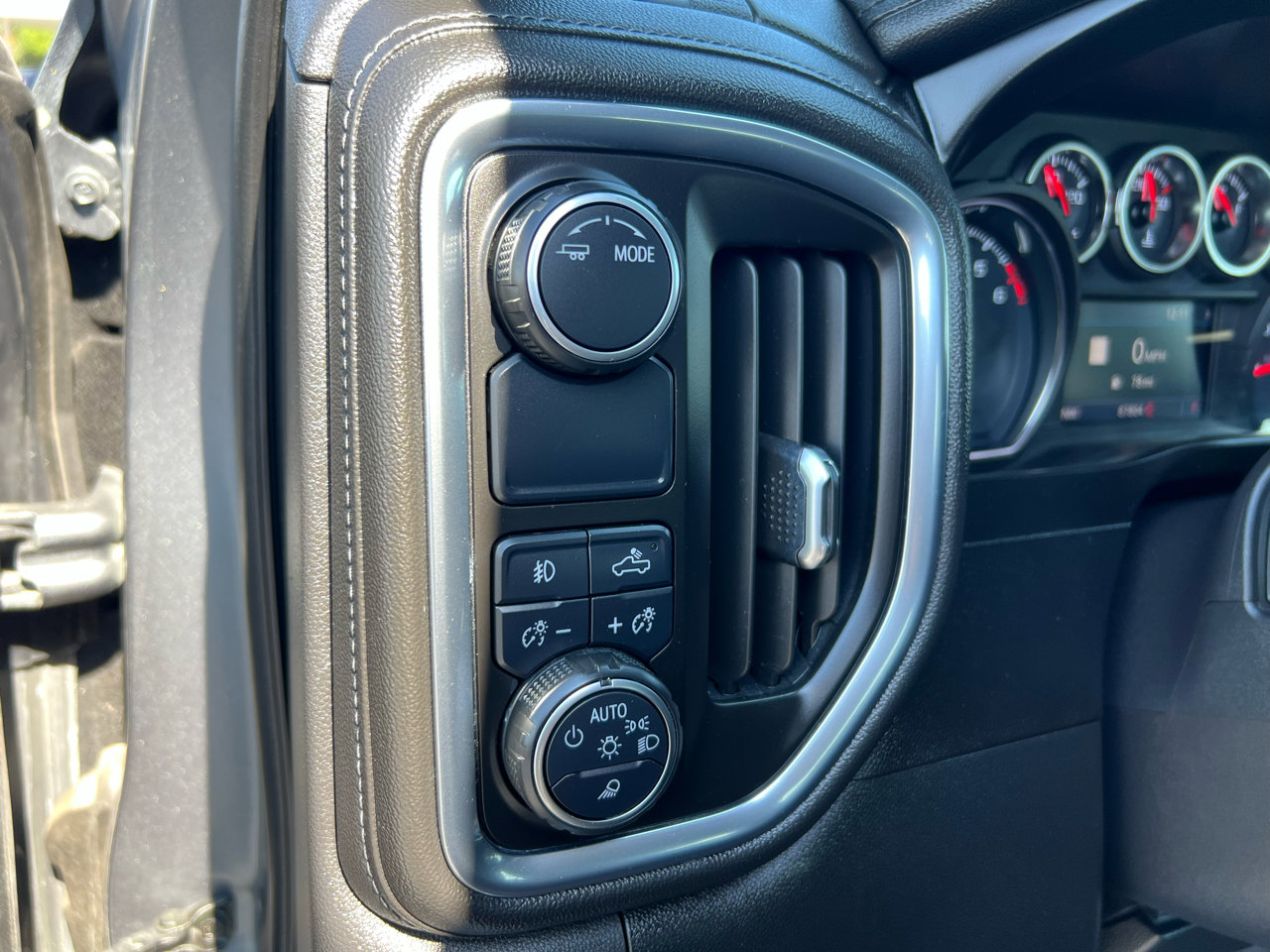 Used 2020 Chevrolet Silverado 1500 LTZ w/ LTZ Texas Edition image 44