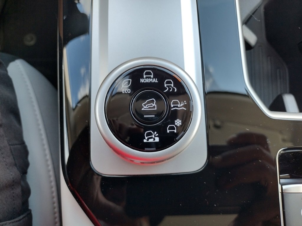 New 2025 Mitsubishi Outlander SE image 31