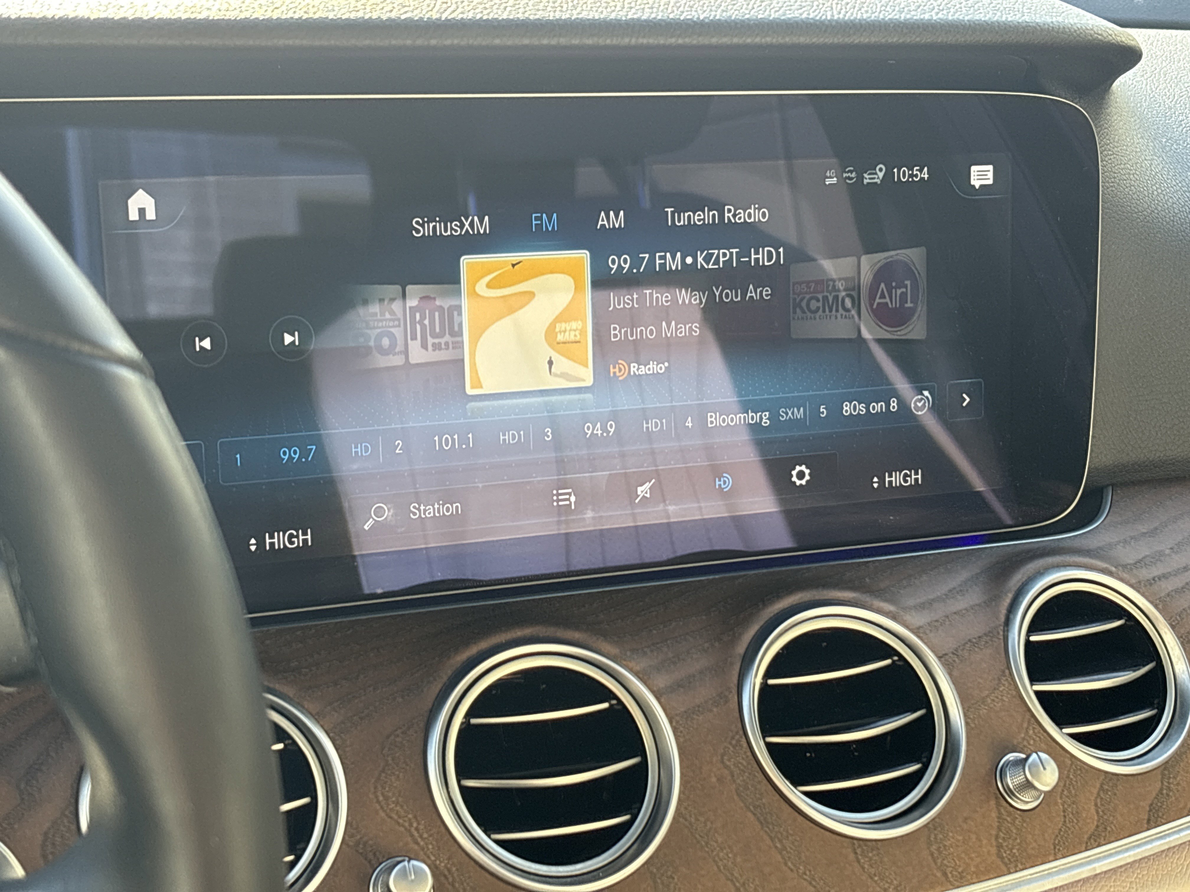 Used 2023 Mercedes-Benz E 350 4MATIC Sedan image 23