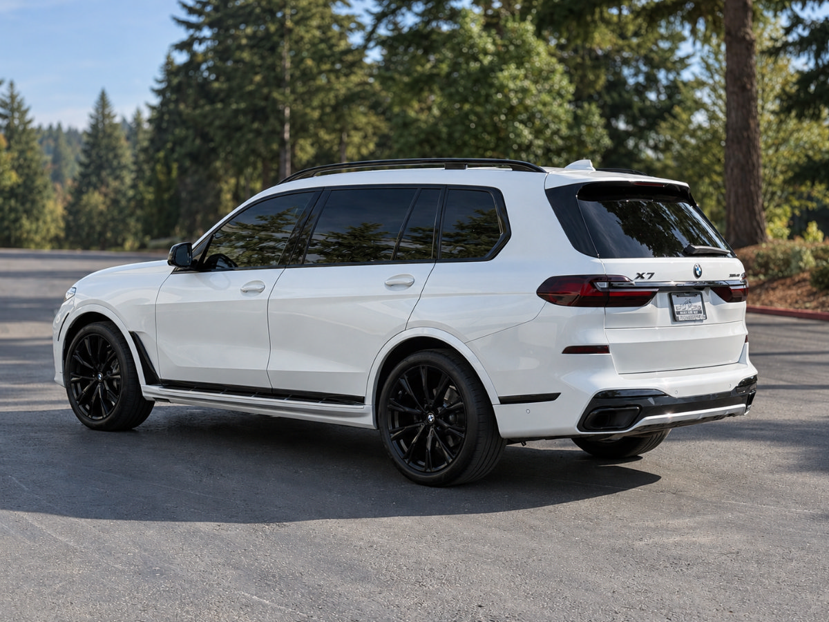Used 2022 BMW X7 xDrive40i w/ M Sport Package AWD/4WD image 6