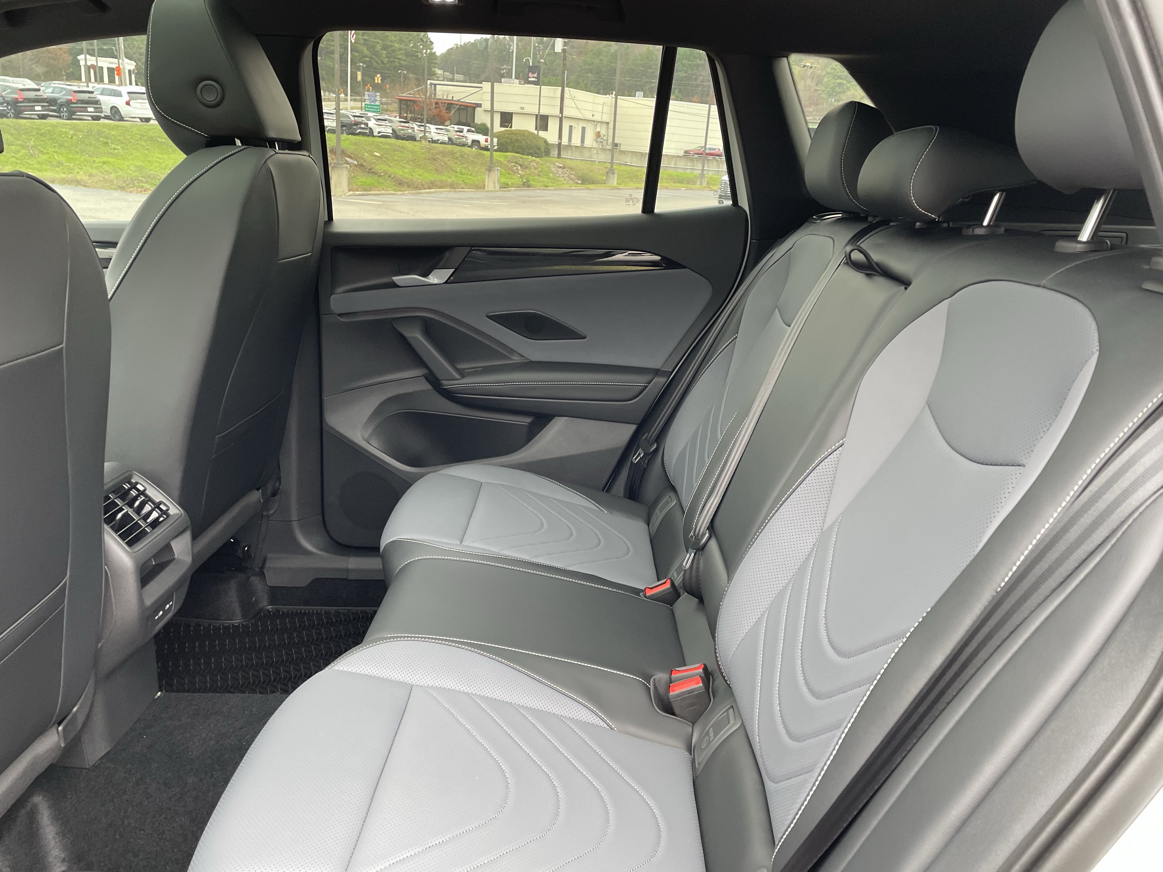 New 2026 Volkswagen Tiguan SE R-Line FWD image 12